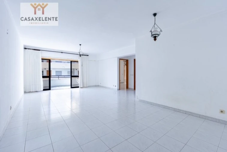 Apartamento T2 para Venda em Quarteira Foto 3
