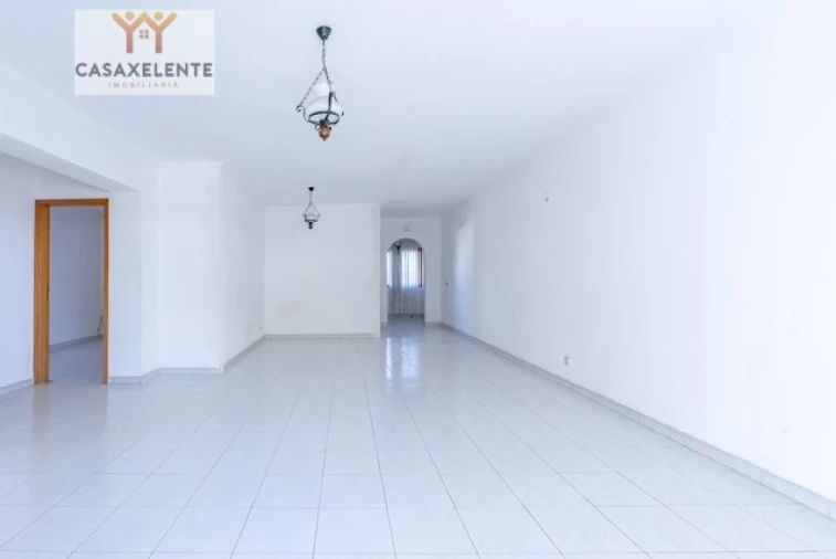 Apartamento T2 para Venda em Quarteira Foto 4