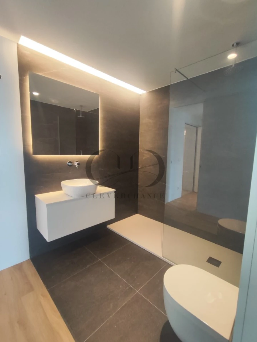 Apartamento T1 para Venda em Mafamude e Vilar do Paraíso Foto 8