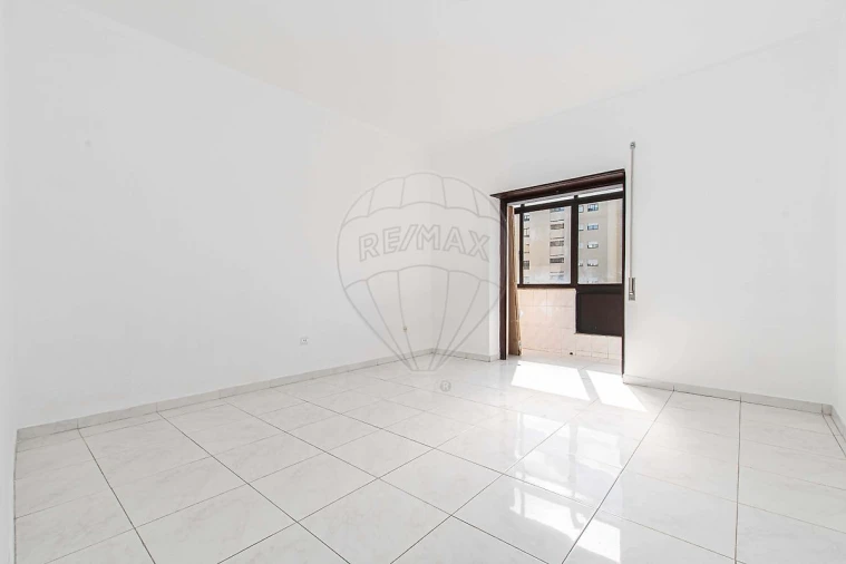 Apartamento T2 para Arrendamento em Alto do Seixalinho, Santo André e Verderena Foto 3