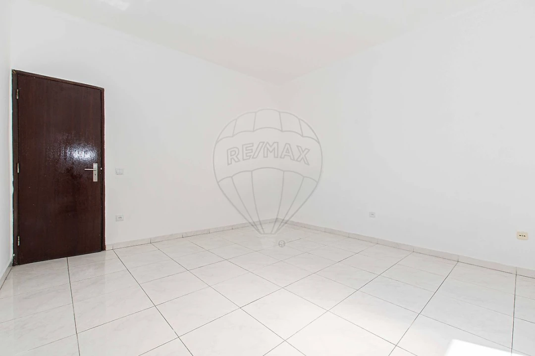 Apartamento T2 para Arrendamento em Alto do Seixalinho, Santo André e Verderena Foto 2