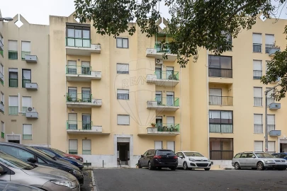 Apartamento T3 para Venda em Pontinha e Famões