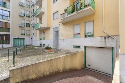 Apartamento T3 para Venda em Pontinha e Famões