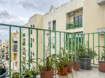 Apartamento T3 para Venda em Pontinha e Famões