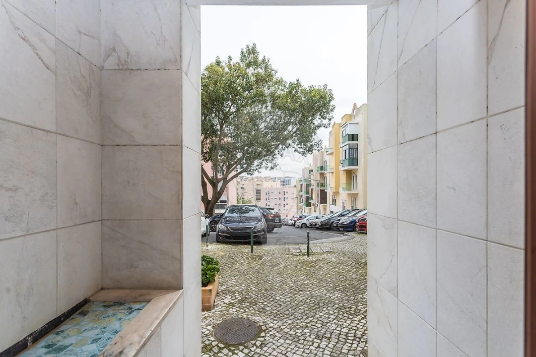 Apartamento T3 para Venda em Pontinha e Famões Foto 35