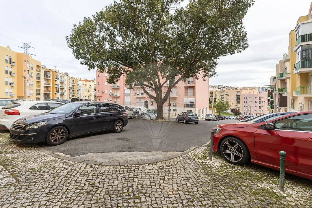 Apartamento T3 para Venda em Pontinha e Famões Foto 36