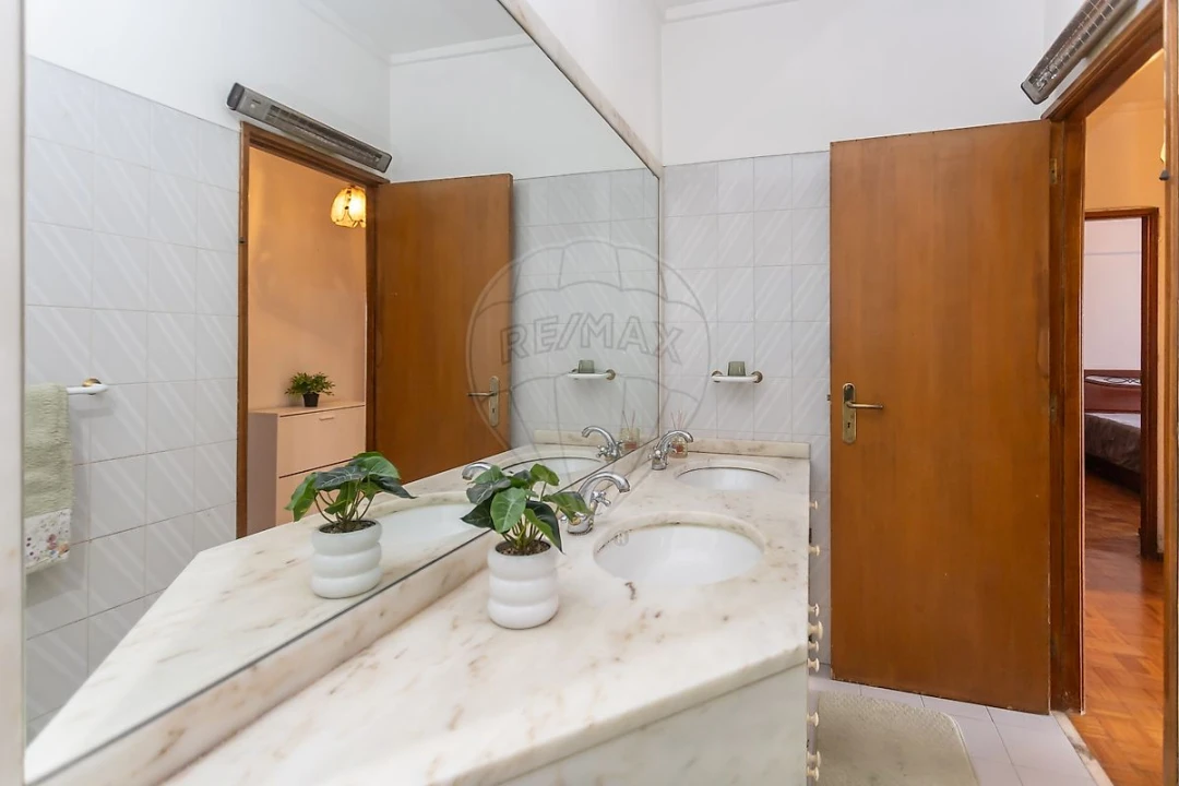 Apartamento T3 para Venda em Pontinha e Famões Foto 25