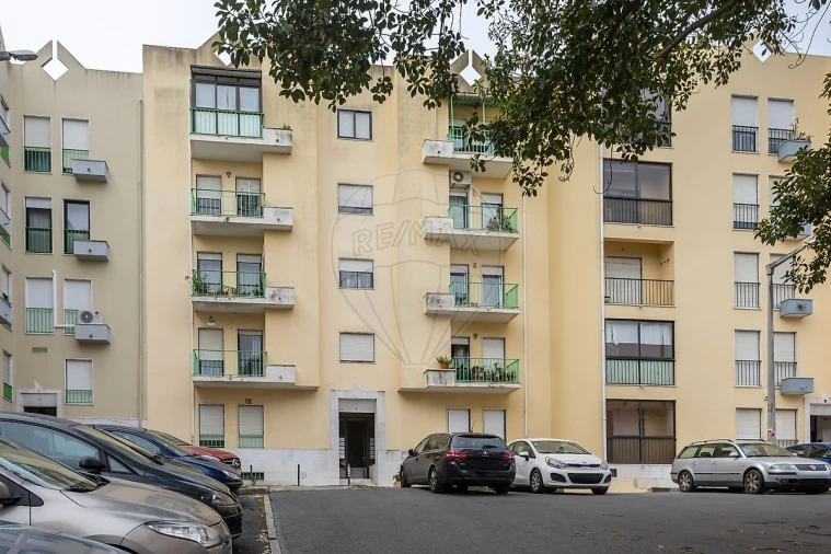 Apartamento T3 para Venda em Pontinha e Famões Foto 37