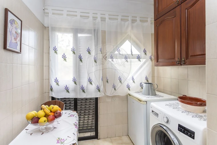 Apartamento T3 para Venda em Pontinha e Famões Foto 13
