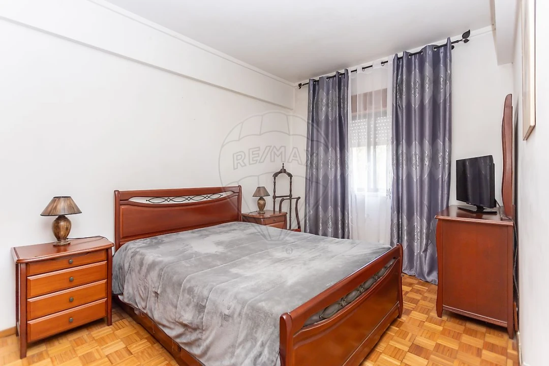 Apartamento T3 para Venda em Pontinha e Famões Foto 18