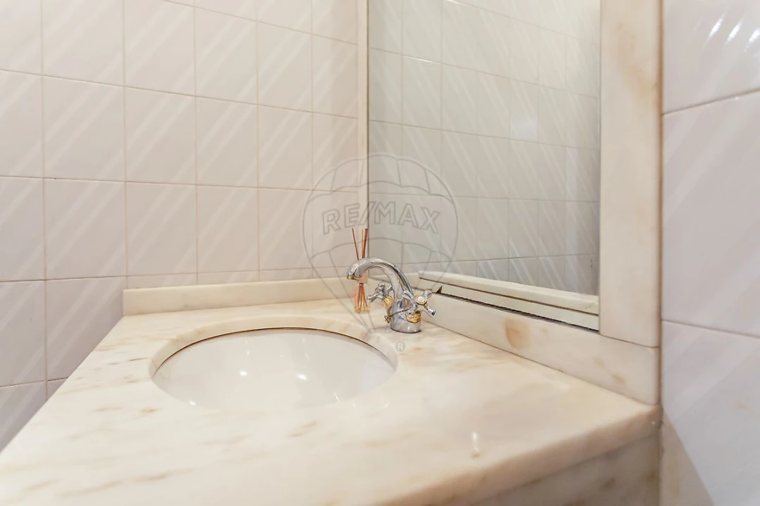 Apartamento T3 para Venda em Pontinha e Famões Foto 9