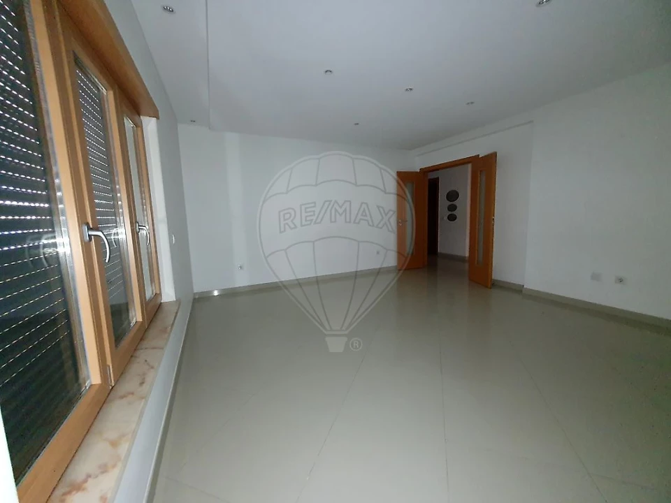 Apartamento T4 para Venda em Pinhal Novo Foto 9