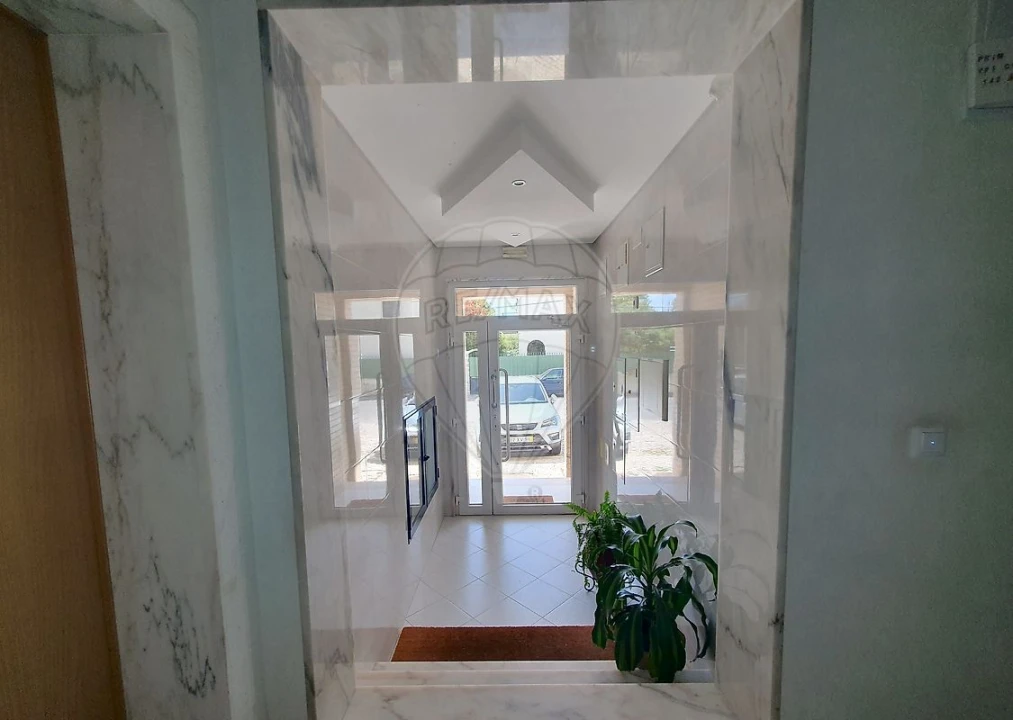 Apartamento T4 para Venda em Pinhal Novo Foto 1