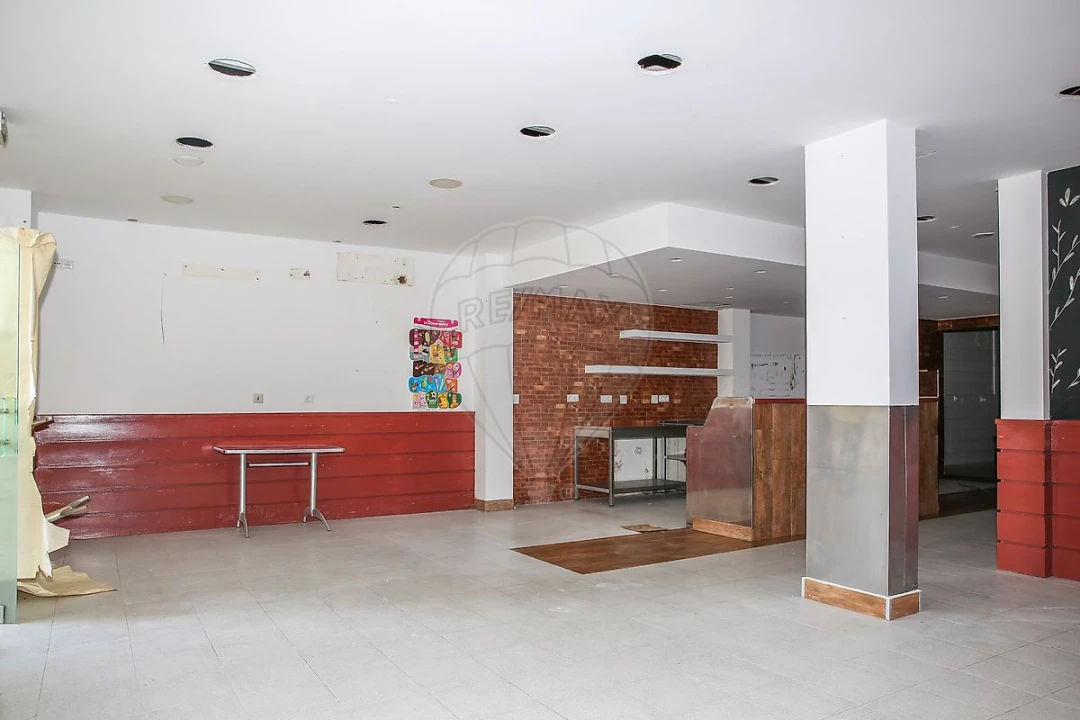 Loja para Venda em Castanheira do Ribatejo e Cachoeiras Foto 11