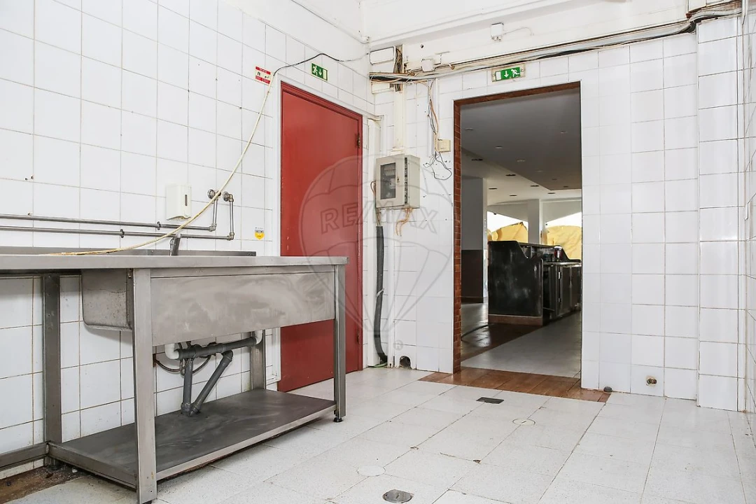 Loja para Venda em Castanheira do Ribatejo e Cachoeiras Foto 1