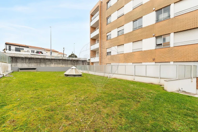 Apartamento T3 para Venda em Campanhã Foto 30