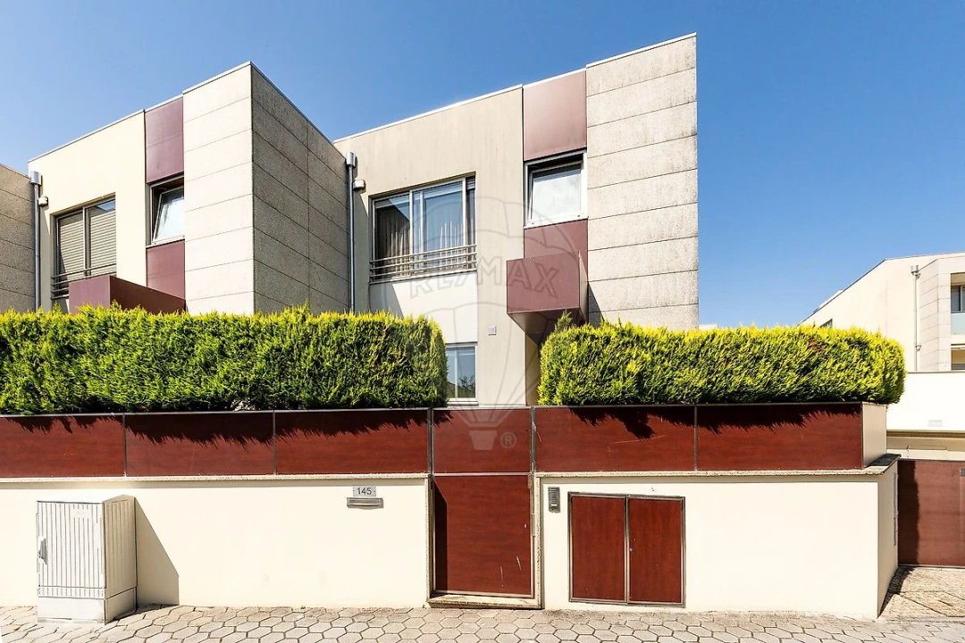 Moradia T3 para Venda em Oliveira do Douro Foto 38