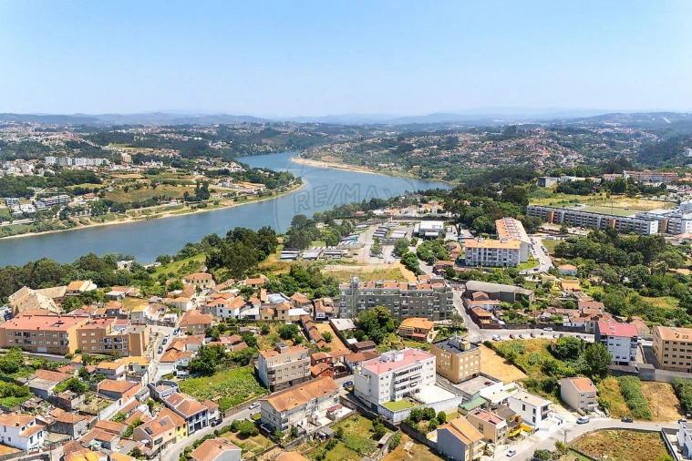 Moradia T3 para Venda em Oliveira do Douro Foto 36