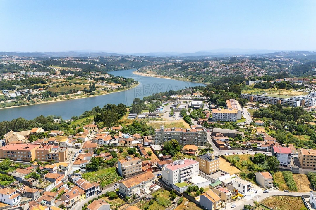 Moradia T3 para Venda em Oliveira do Douro Foto 36