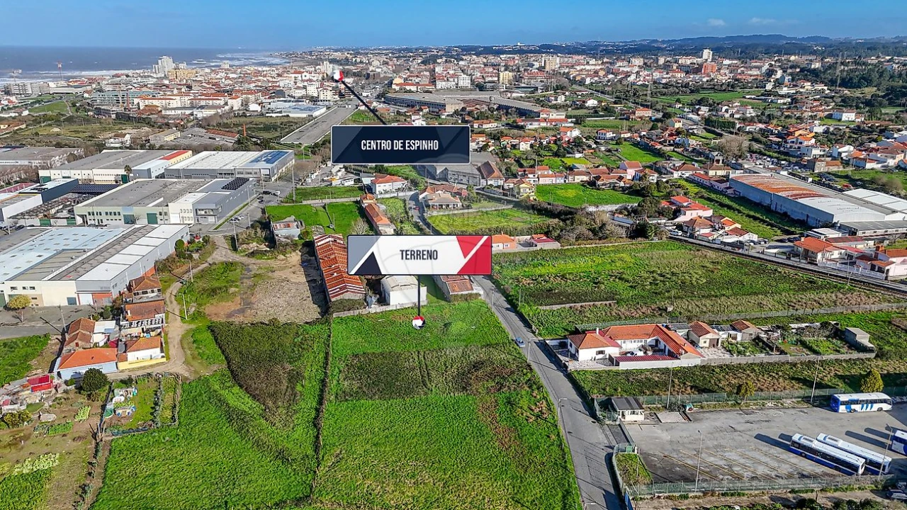 Terreno para Venda em Espinho Foto 2