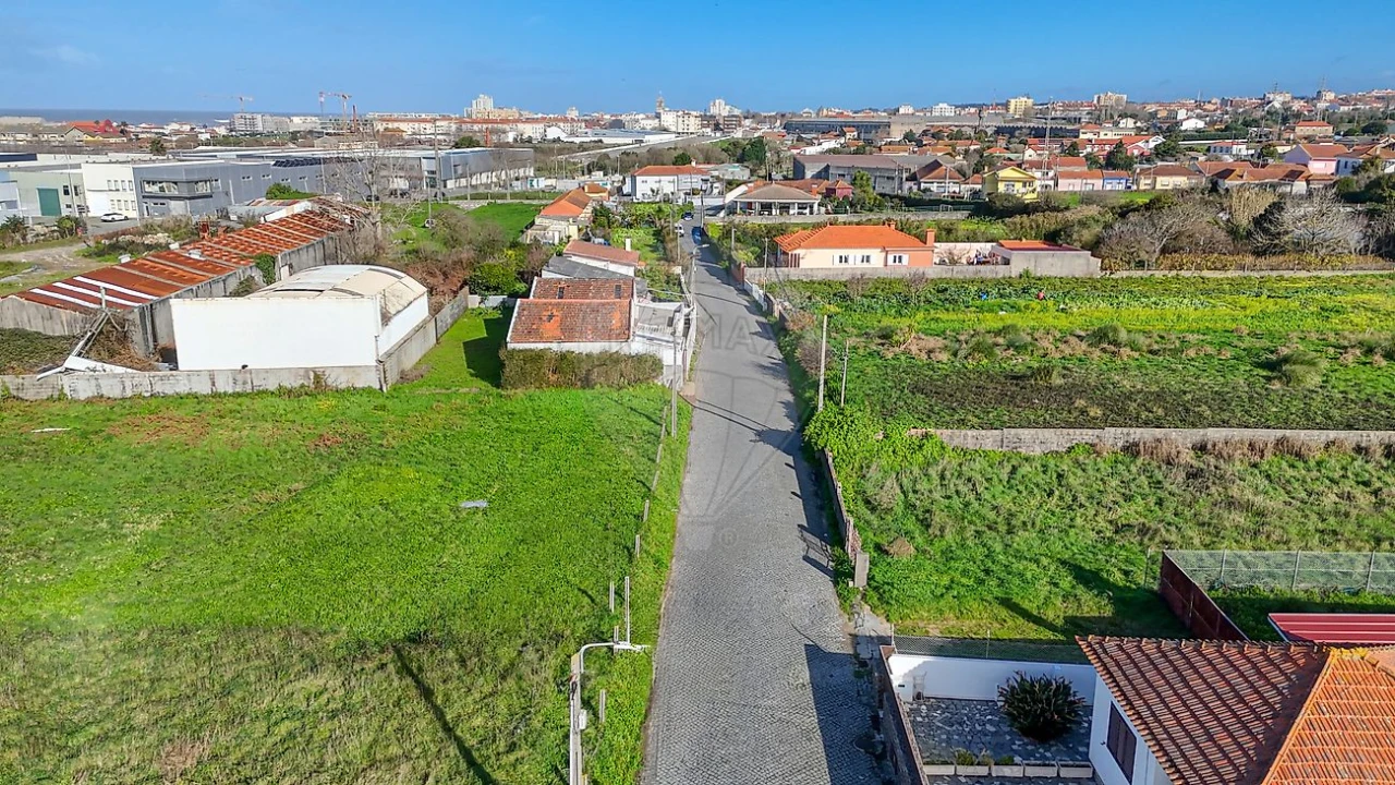 Terreno para Venda em Espinho Foto 12