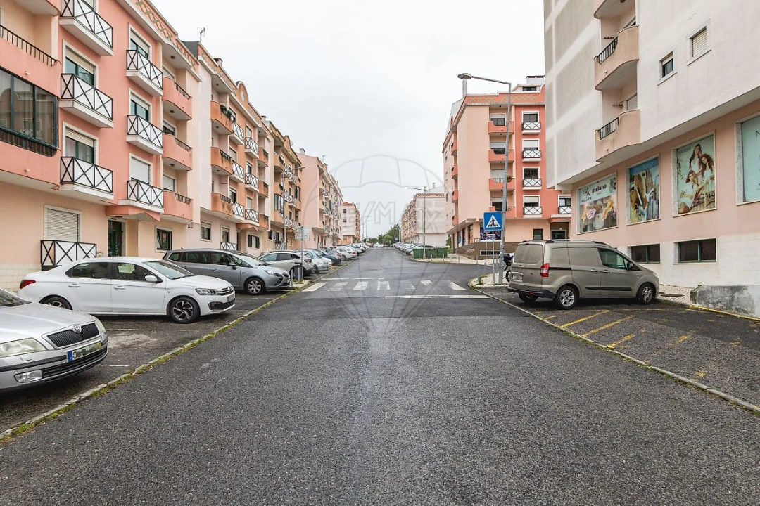 Apartamento T2 para Venda em Algueirão-Mem Martins Foto 31