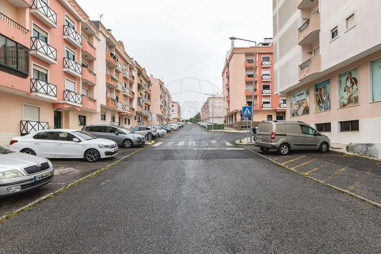 Apartamento T2 para Venda em Algueirão-Mem Martins Foto 31
