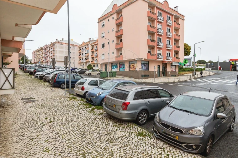 Apartamento T2 para Venda em Algueirão-Mem Martins Foto 28