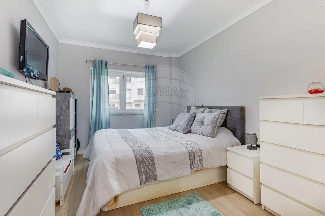 Apartamento T2 para Venda em Algueirão-Mem Martins Foto 13