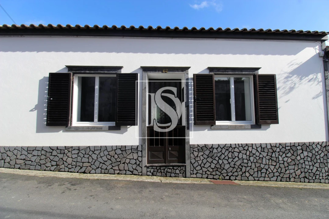 Moradia T2 para Venda em Povoação Foto 2