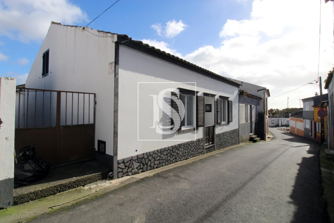 Moradia T2 para Venda em Povoação Foto 1