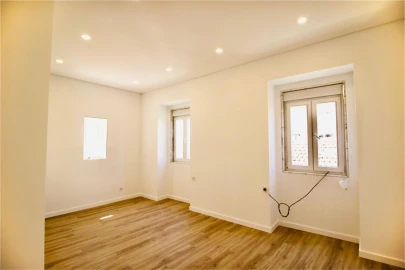 Apartamento T1 para Venda em Agualva e Mira-Sintra