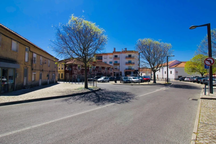 Apartamento T1 para Venda em Agualva e Mira-Sintra Foto 3