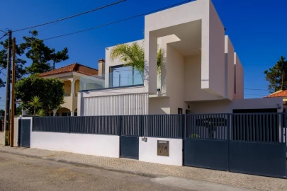 Moradia T4 para Venda em Charneca de Caparica e Sobreda