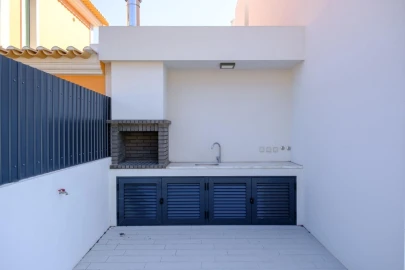 Moradia T4 para Venda em Charneca de Caparica e Sobreda