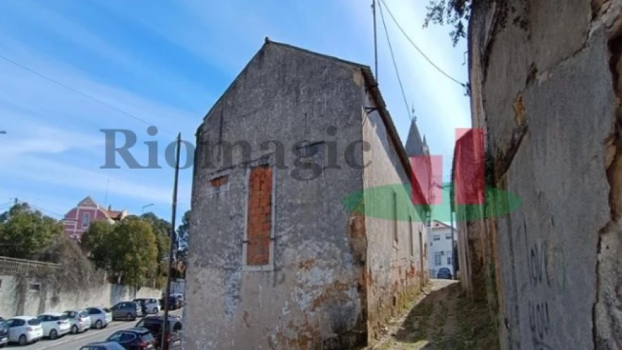 Armazém para Venda em Alcanena e Vila Moreira