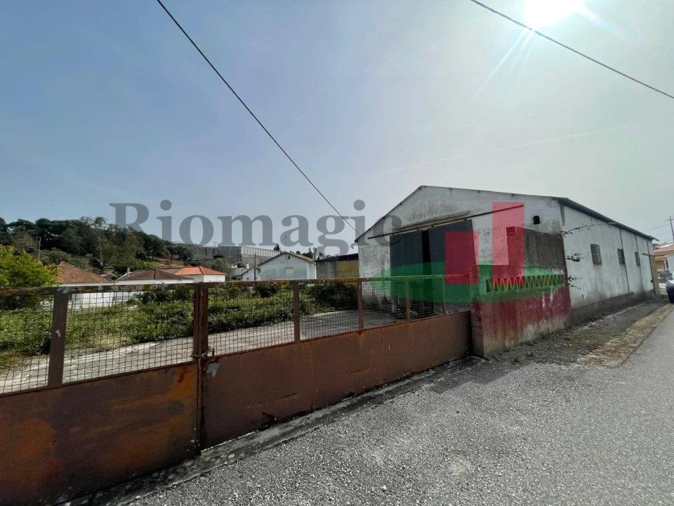 Armazém para Venda em Alcanena e Vila Moreira Foto 1