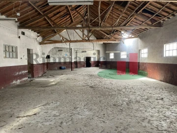Armazém para Venda em Alcanena e Vila Moreira