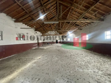 Armazém para Venda em Alcanena e Vila Moreira