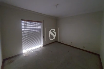 Prédio para Venda em Santiago de Besteiros