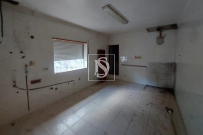 Prédio para Venda em Santiago de Besteiros