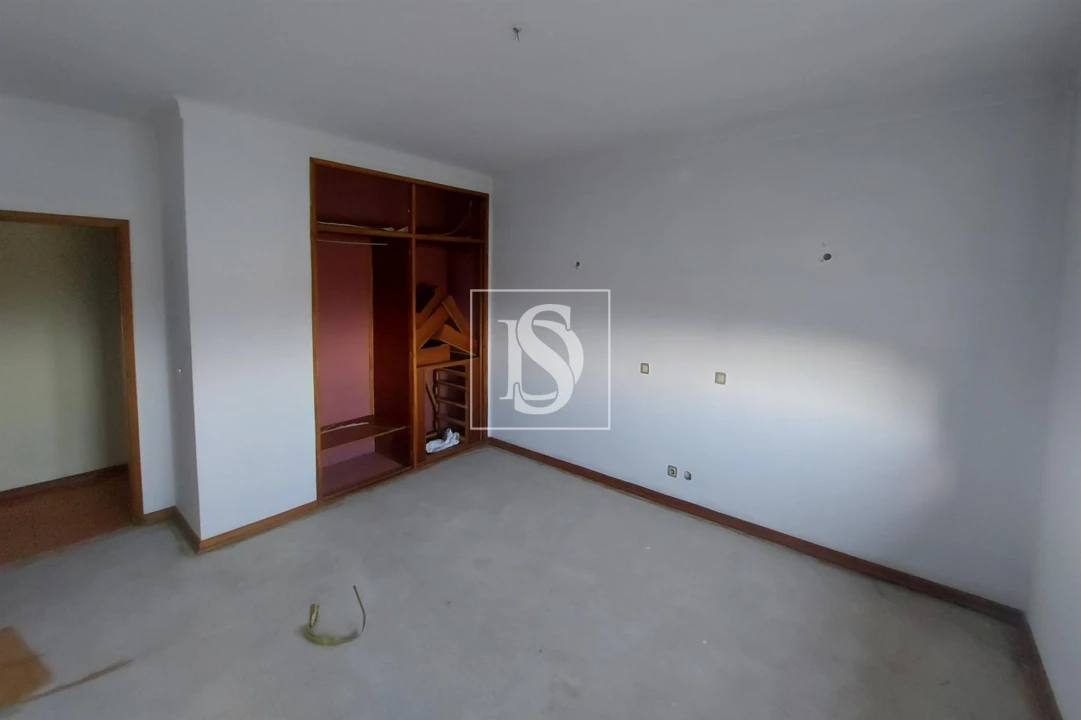 Prédio para Venda em Santiago de Besteiros Foto 15