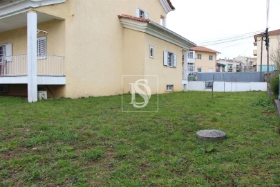 Moradia T4 para Venda em Orgens