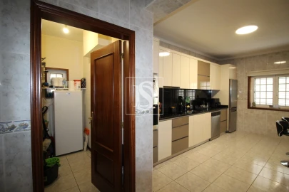 Moradia T4 para Venda em Orgens