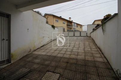 Moradia T4 para Venda em Orgens