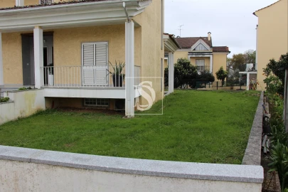 Moradia T4 para Venda em Orgens