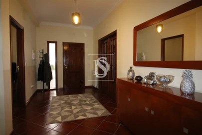 Moradia T4 para Venda em Orgens