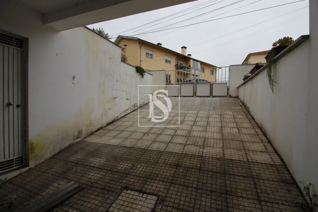 Moradia T4 para Venda em Orgens Foto 26