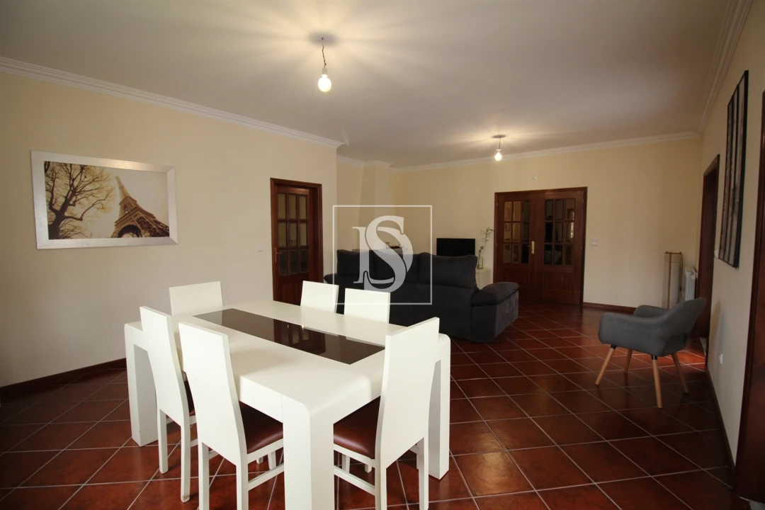 Moradia T4 para Venda em Orgens Foto 12