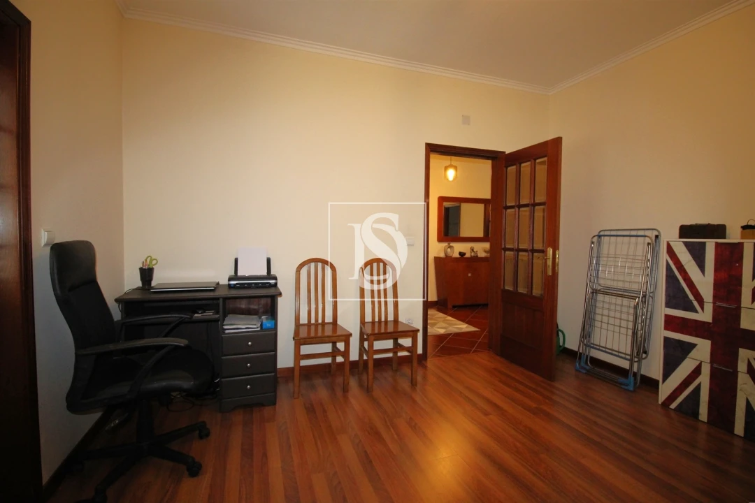 Moradia T4 para Venda em Orgens Foto 18
